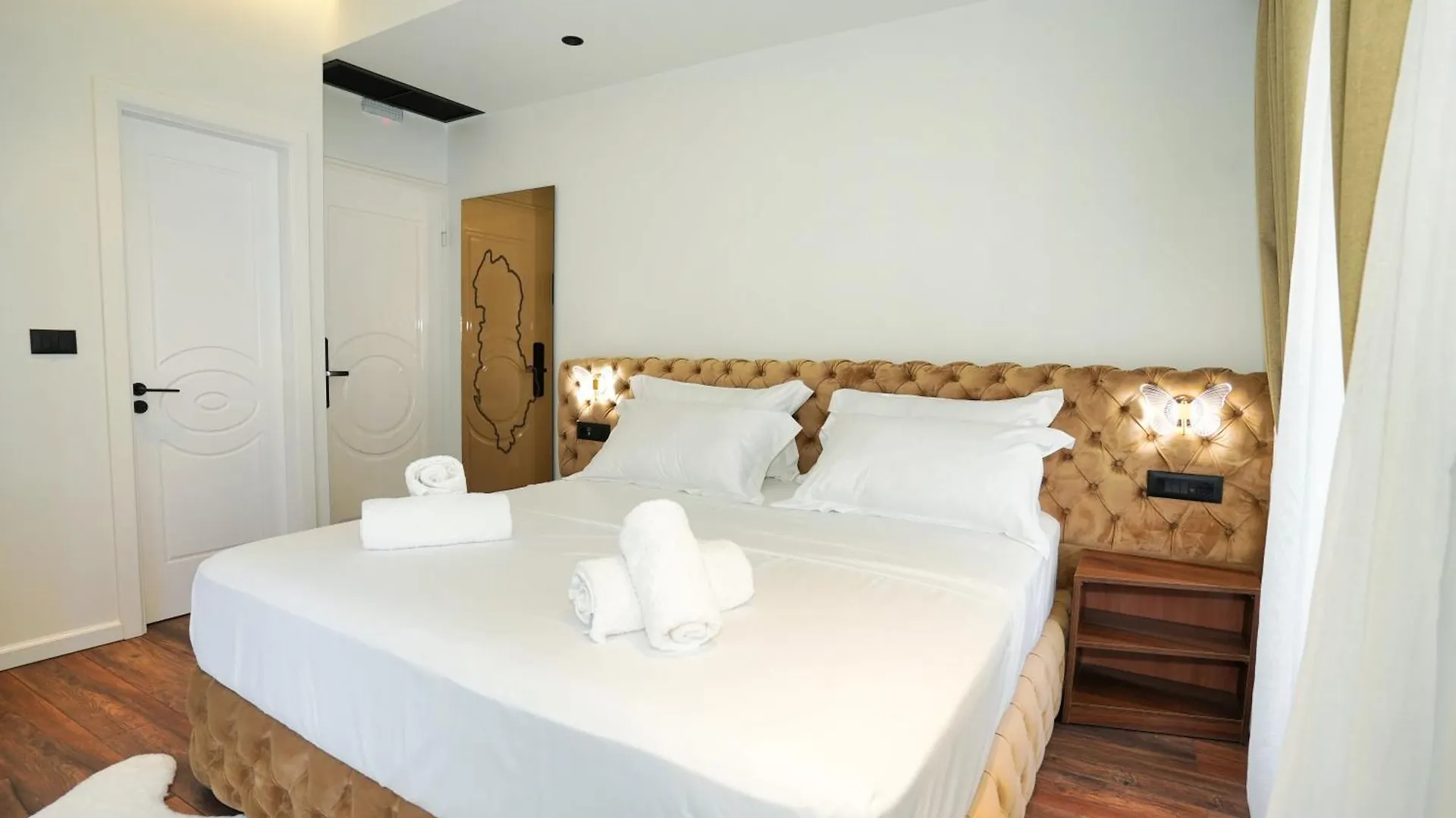 Boutique Hotel Empire Of Martin Gjirokastër 4*,